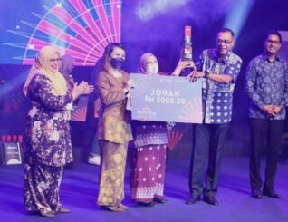 ‘Peti Sejuk’ diangkat sebagai Juara Pertandingan Teater Prosenium Pengguna Universiti Awam 2022