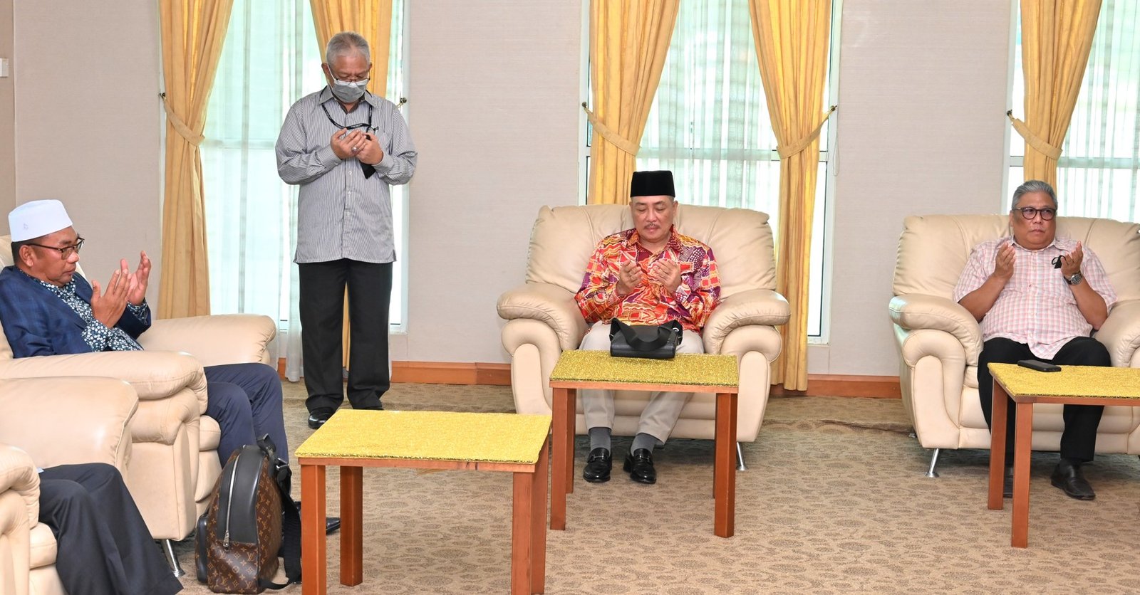 Ketua Menteri & Isteri Selamat Mengerjakan Ibadah Umrah