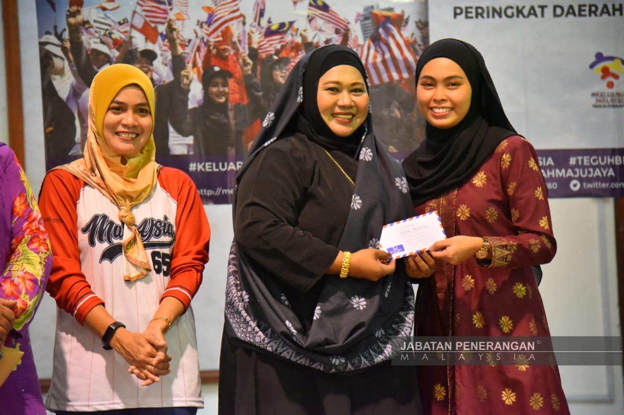 D Harni Menang Nyanyian Lagu Patriotik