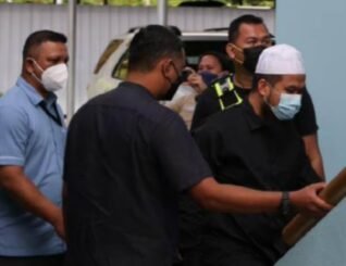 Ebit Lew tiba untuk perbicaraan kes gangguan seksual