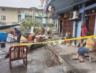 Wanita parah dihempap runtuhan konkrit