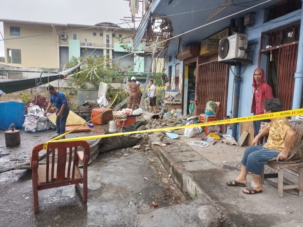 Wanita parah dihempap runtuhan konkrit