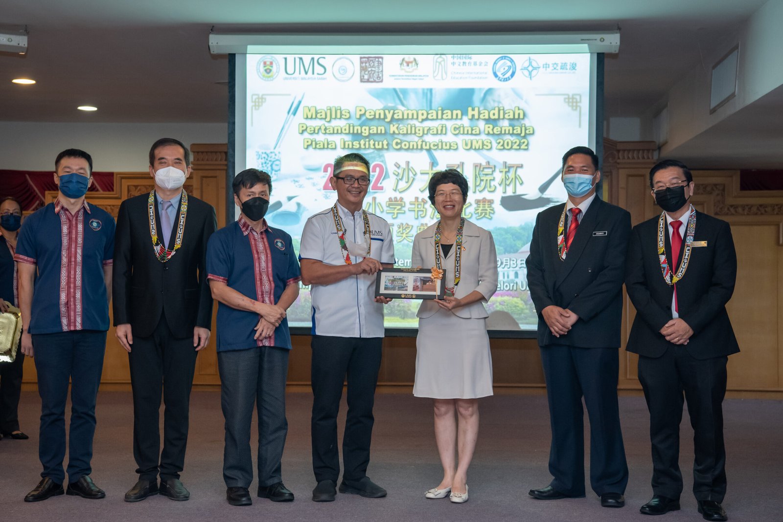 Institut Confucius UMS Raikan Pelajar Pertandingan Kaligrafi Cina