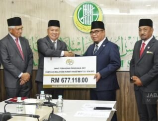 MKIC serah zakat perniagaan kepada MUIS