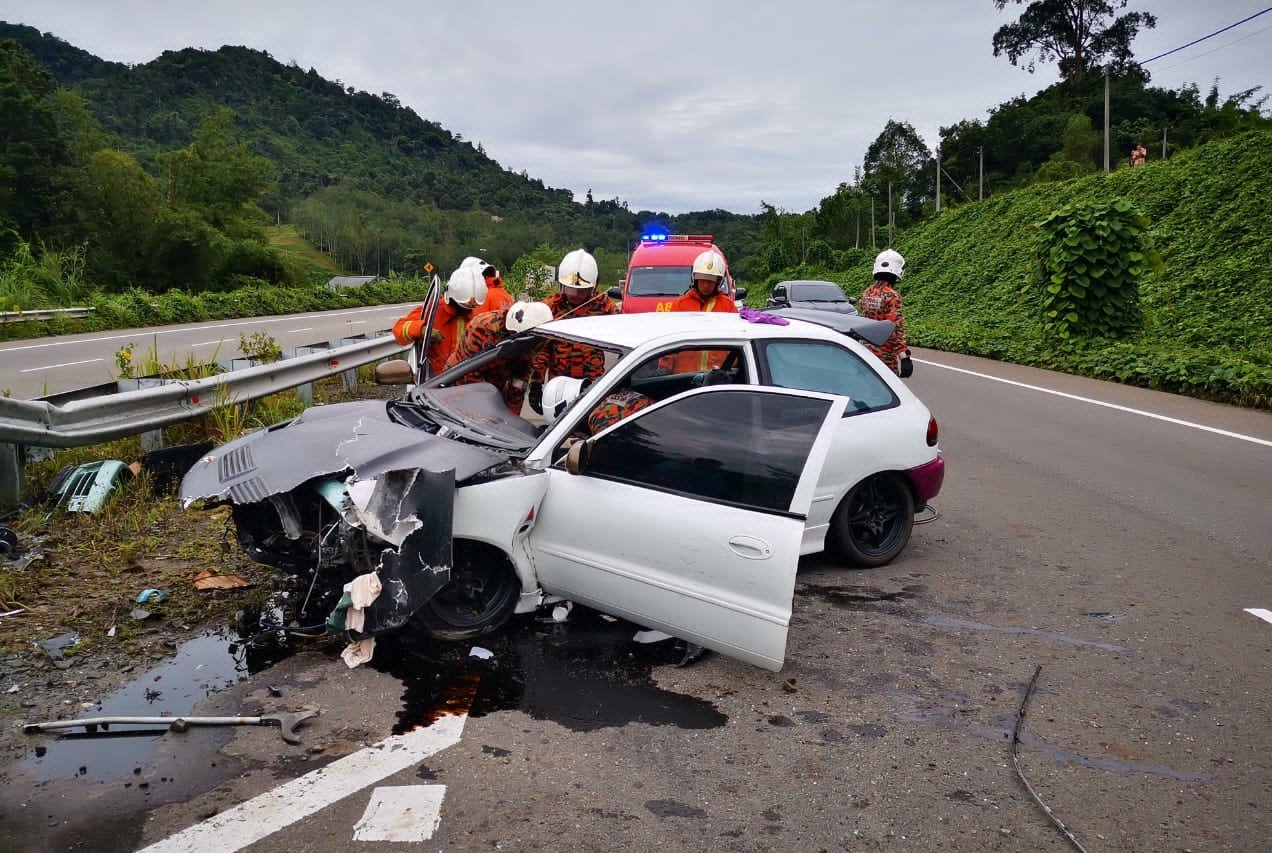 Lelaki maut, kereta terbabas sendiri