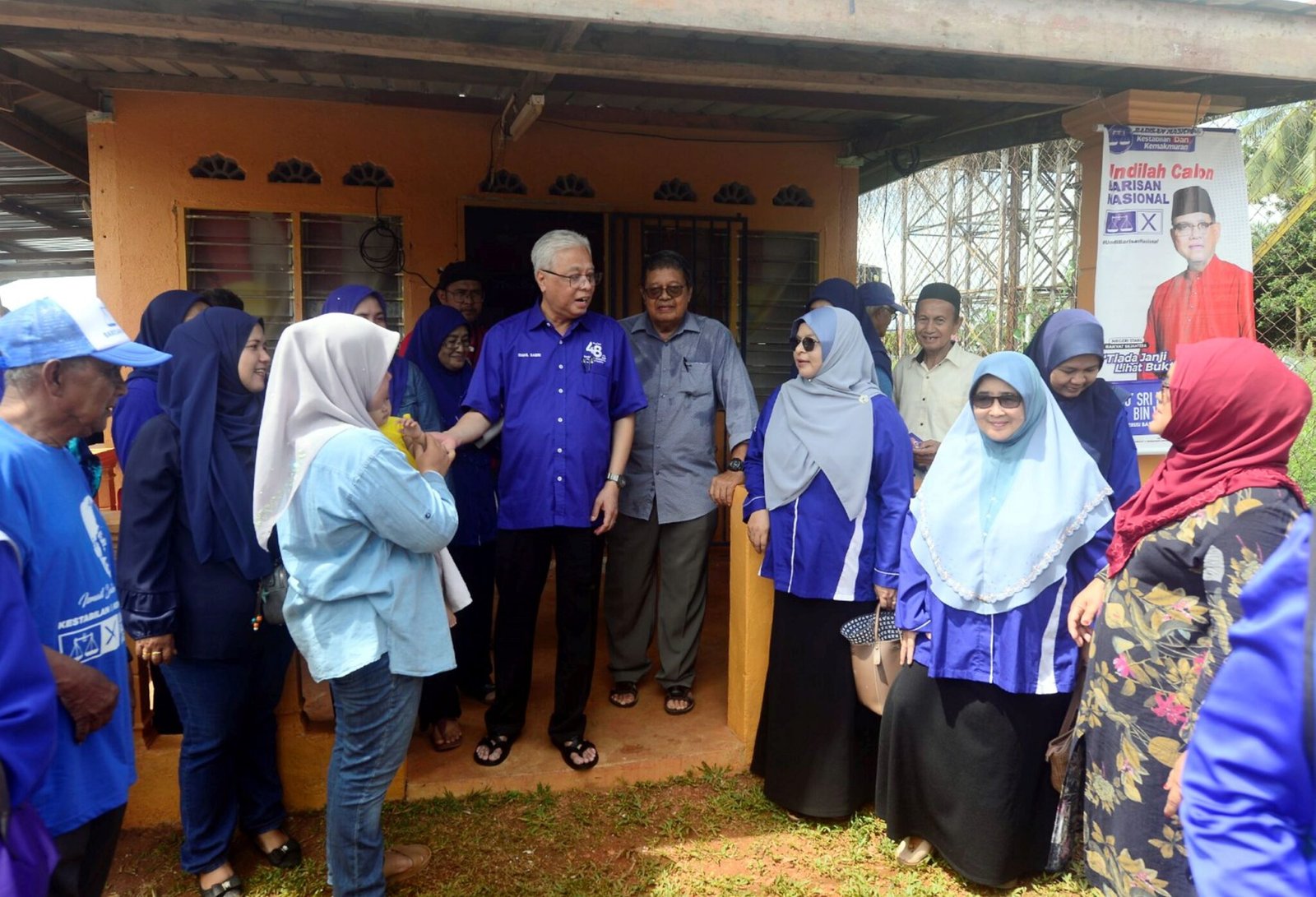 Penjawat awam diberi cuti khas, gaji awal