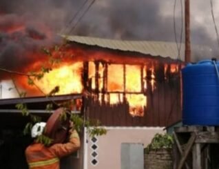 Seorang cedera kejadian kebakaran empat rumah di Keningau