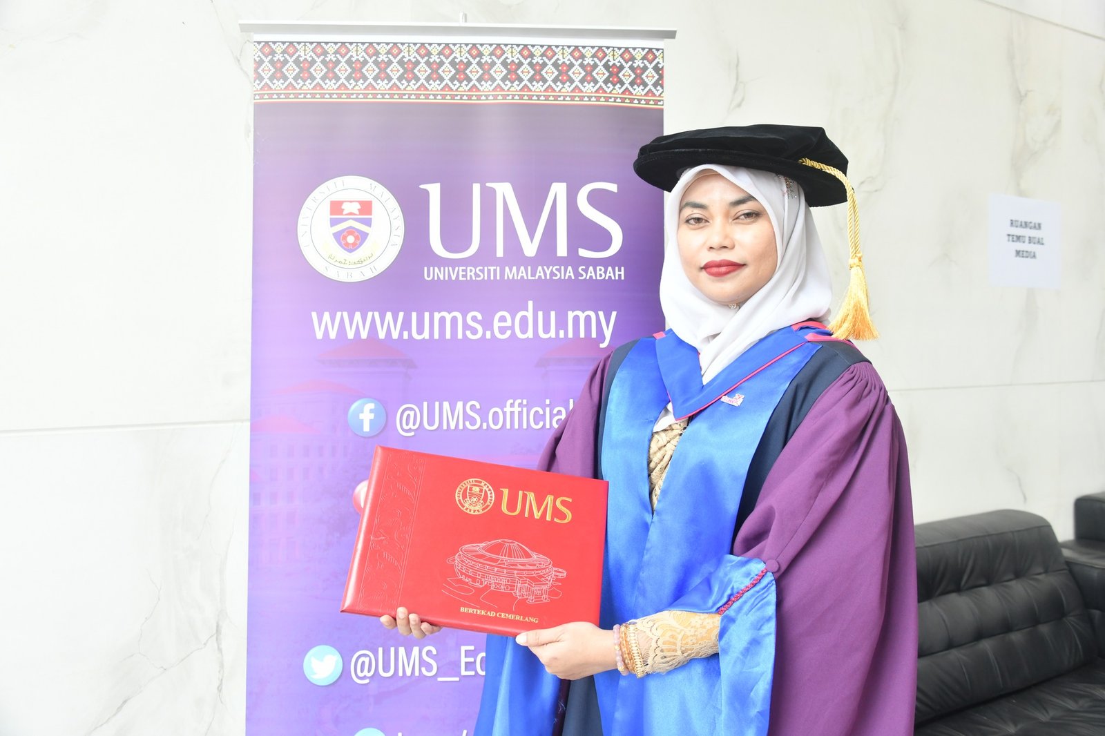 Masalah penglihatan bukan halangan Fetty terima PhD.