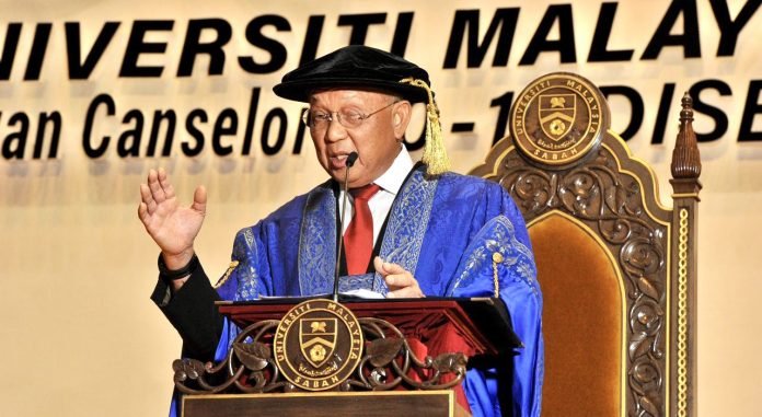 Bahasa Inggeris mampu tingkat kebolehpasaran graduan ke peringkat global: Azman