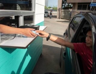 Pemeriksaan imigresen pandu lalu sepenuhnya di Terminal Feri Labuan lancar hari ini