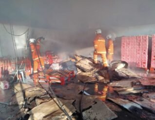 Gudang minuman musnah dijilat api kebakaran di Kudat