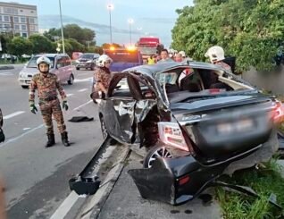 Pemandu wanita cedera insiden kereta bertembung di Jalan Lintas