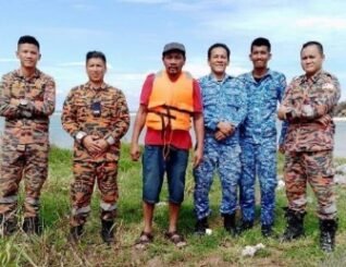 Berpaut pada tong ikan, lelaki 54 tahun terselamat dari bot karam di Kudat