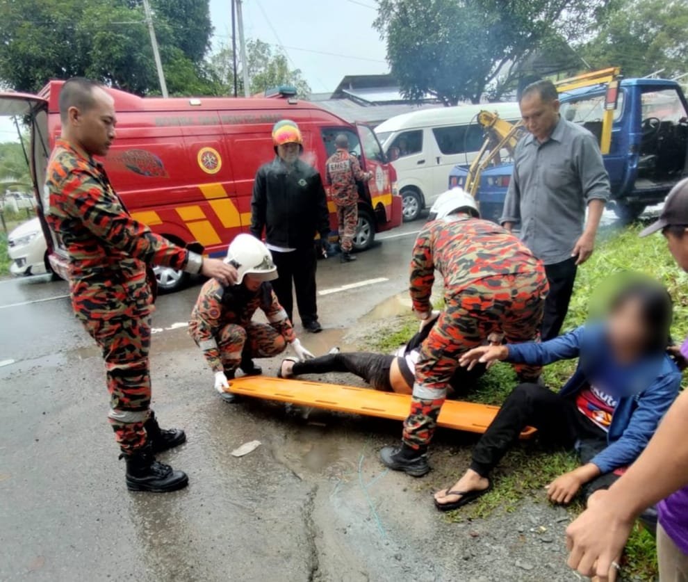 Dua cedera insiden motosikal bertembung kereta di Tuaran