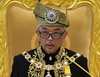 Agong rasmi istiadat pembukaan penggal kedua Parlimen ke-15