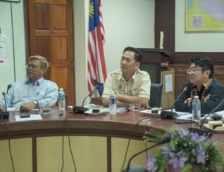 Ewon pengerusikan mesyuarat khas pemilikan tanah dan warta kampung di Penampang