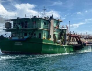 Kapal korek pasir ditahan di perairan Pulau Usukan Kota Belud
