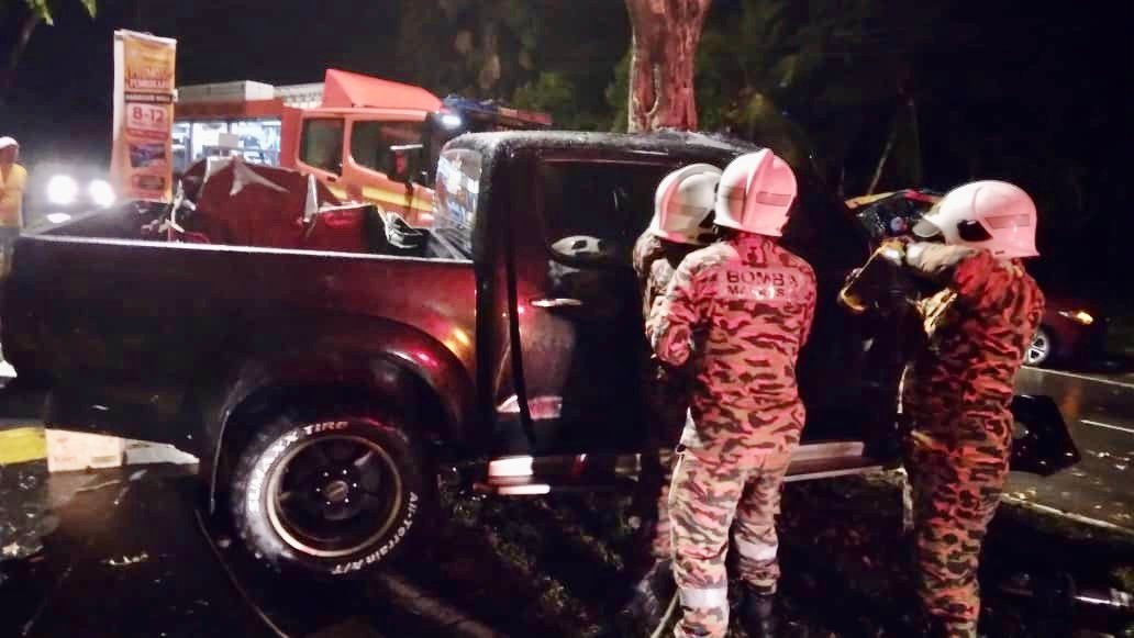 Pemandu, penumpang Toyota Hilux maut langgar pokok di Sandakan