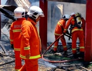 Terkena renjatan ketika misi menyelamat rumah terbakar di Kinarut