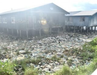 Joachim minta MPS tangani masalah sampah di Kampung Sim-Sim Sandakan