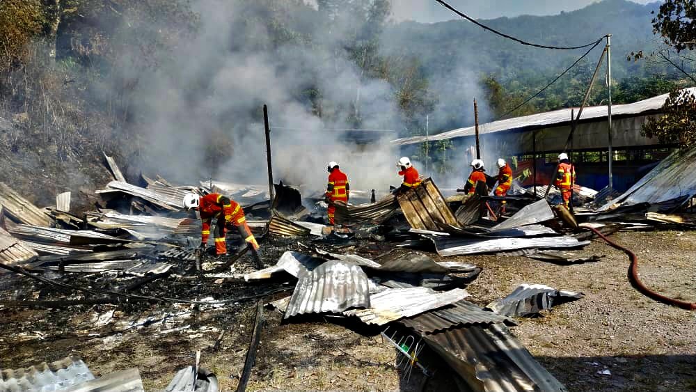 Api marak musnah sama sekali sebuah kediaman di Tuaran