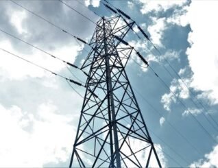 Lelaki kena renjatan elektrik di pejalan kaki maut