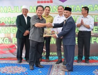 Pembangunan lapan unit kedai bantu tingkat ekonomi penduduk Kg Padas Damit