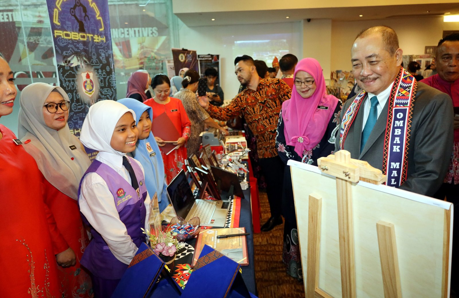 Sabah memperuntukkan bajet besar untuk pendidikan rakyat