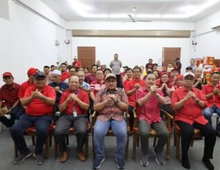 Ruslan serah sumbangan kepada tiga persatuan agama, dua tokong sempena Tahun Baru Cina