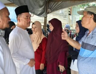 Sembilan keluarga terlibat kebakaran di Kg Bakalau terima sumbangan dari PZS