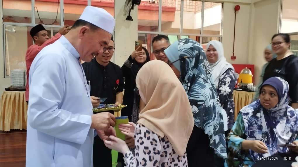 Majlis Jom Sungkai panggilan kepada ibu bapa, berganding bahu kuatkan institusi keluarga