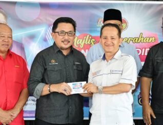 250 pelajar IPT Parlimen Sipitang terima sumbangan pendidikan