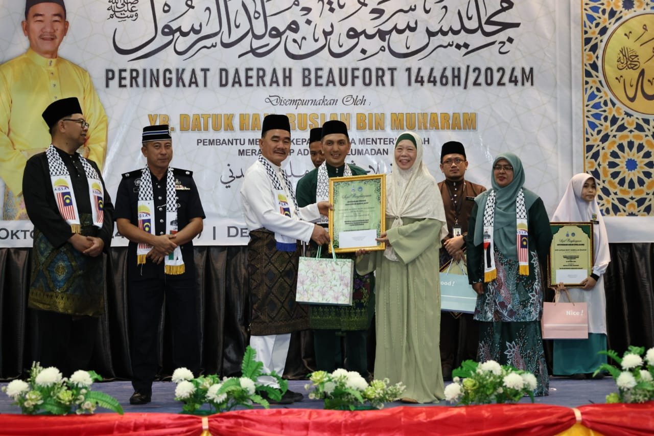 Azizah diumum sebagai Tokoh Maulidur Rasul daerah Beaufort