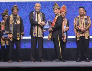 Ruslan terima anugerah tokoh peneraju Etnik 2024