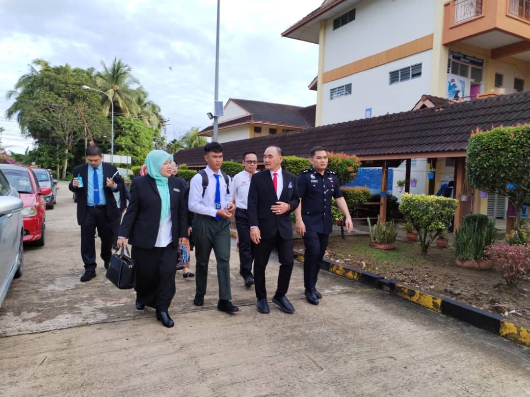 Ruslan iring Muhammad Aidil ke sekolah, tidak mahu tercicir pembelajaran