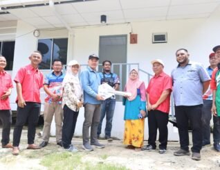 10 Rumah Mesra SMJ diserah kepada penerima di kawasan DUN Lumadan