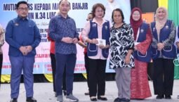 100 KIR terjejas banjir di Lumadan terima bantuan