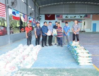127 Keluarga Terjejas Banjir di Zon Suasa Terima Bantuan Makanan
