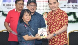 Lebih 300 Golongan B40 Terima Sumbangan Program Sentuhan Kasih Krismas di Lumadan