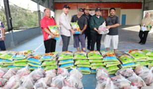 Lebih 1,000 mangsa terjejas banjir terima bakul makanan