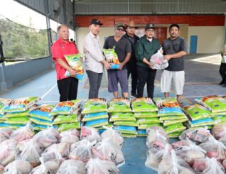 Lebih 1,000 mangsa terjejas banjir terima bakul makanan