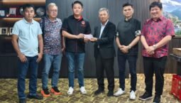 JOACHIM HARGAI SUMBANGAN PERSATUAN KEBAJIKAN HONG MEN SABAH KEPADA MANGSA BANJIR